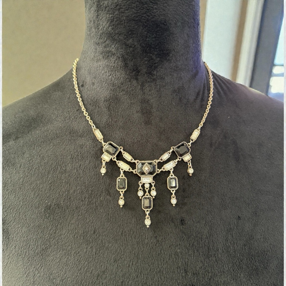 Vintage Elegant Gold and Black Necklace